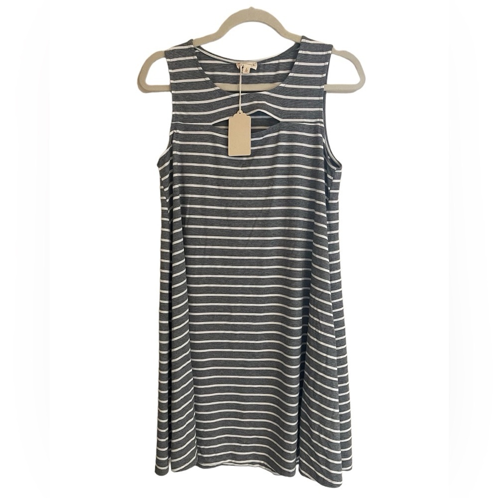 Hem & Thread Keyhole Large T-shirt Tank Top Style Dress Gray and White Size L
